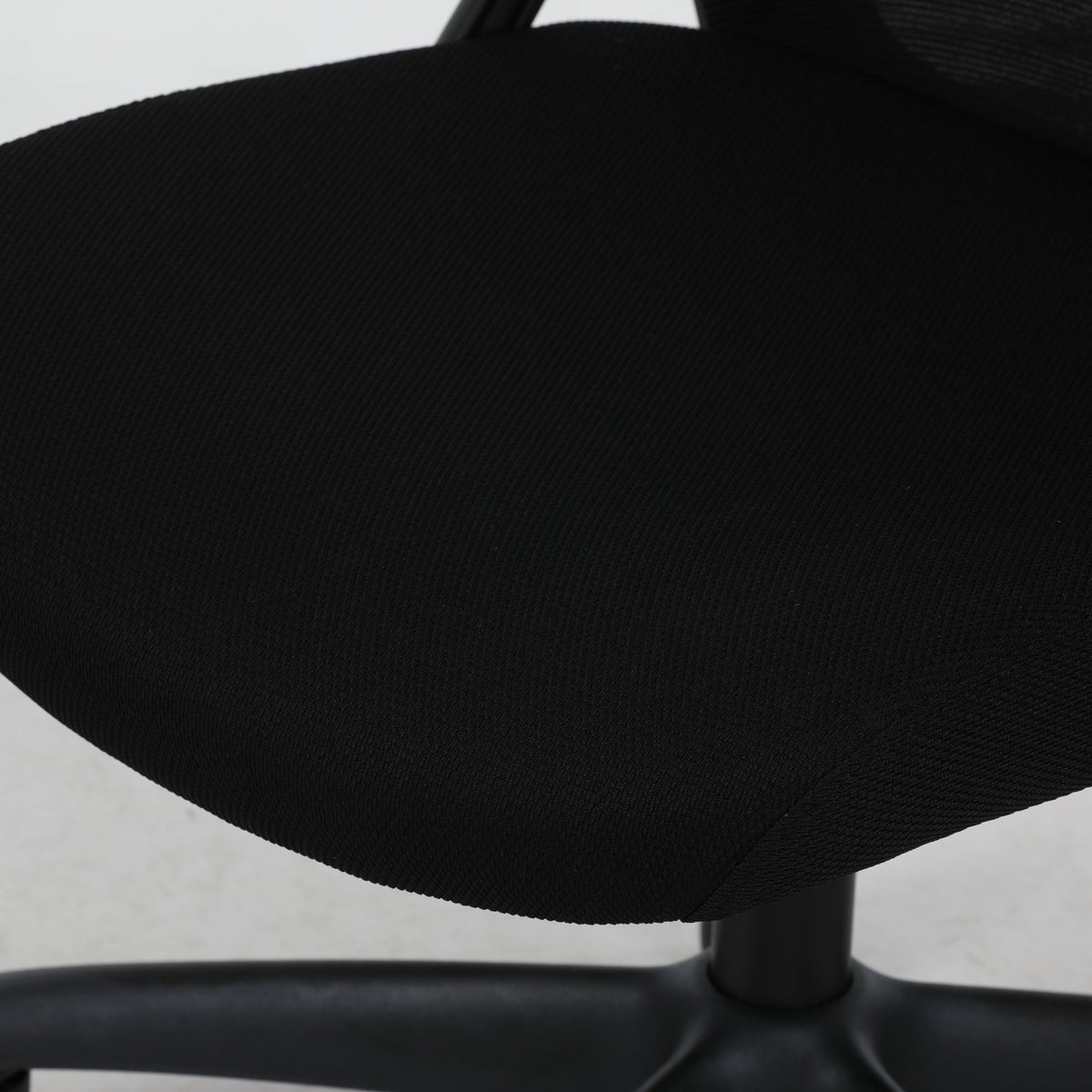 AYLA office chair, close-up of the cushioned seat