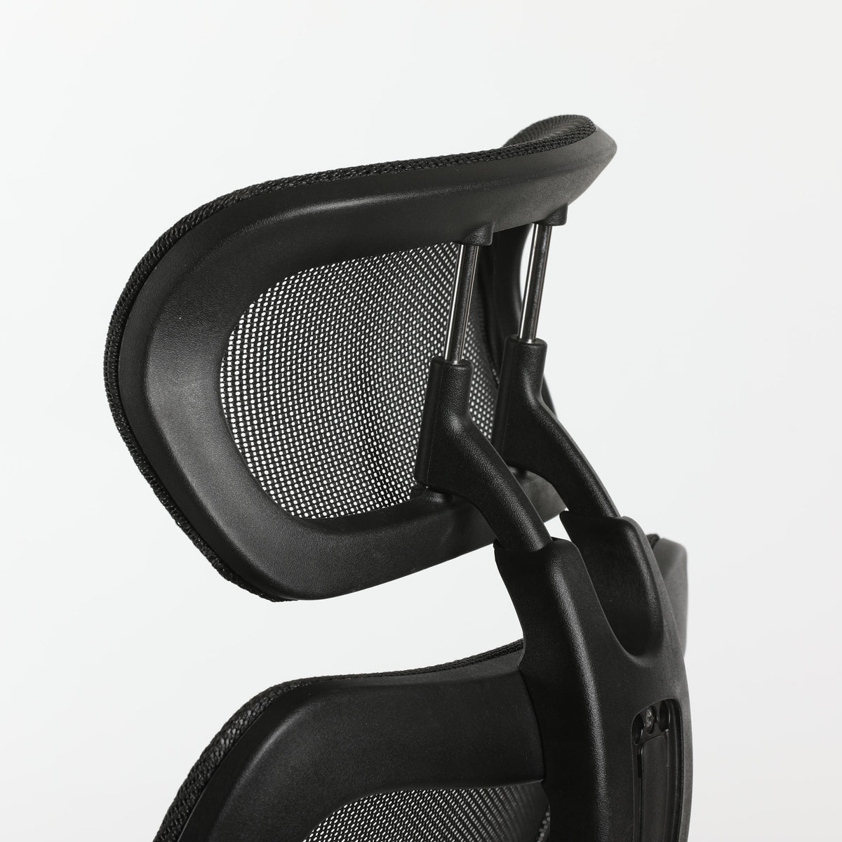 SILAS office chair, close-up of the adjustable headrest